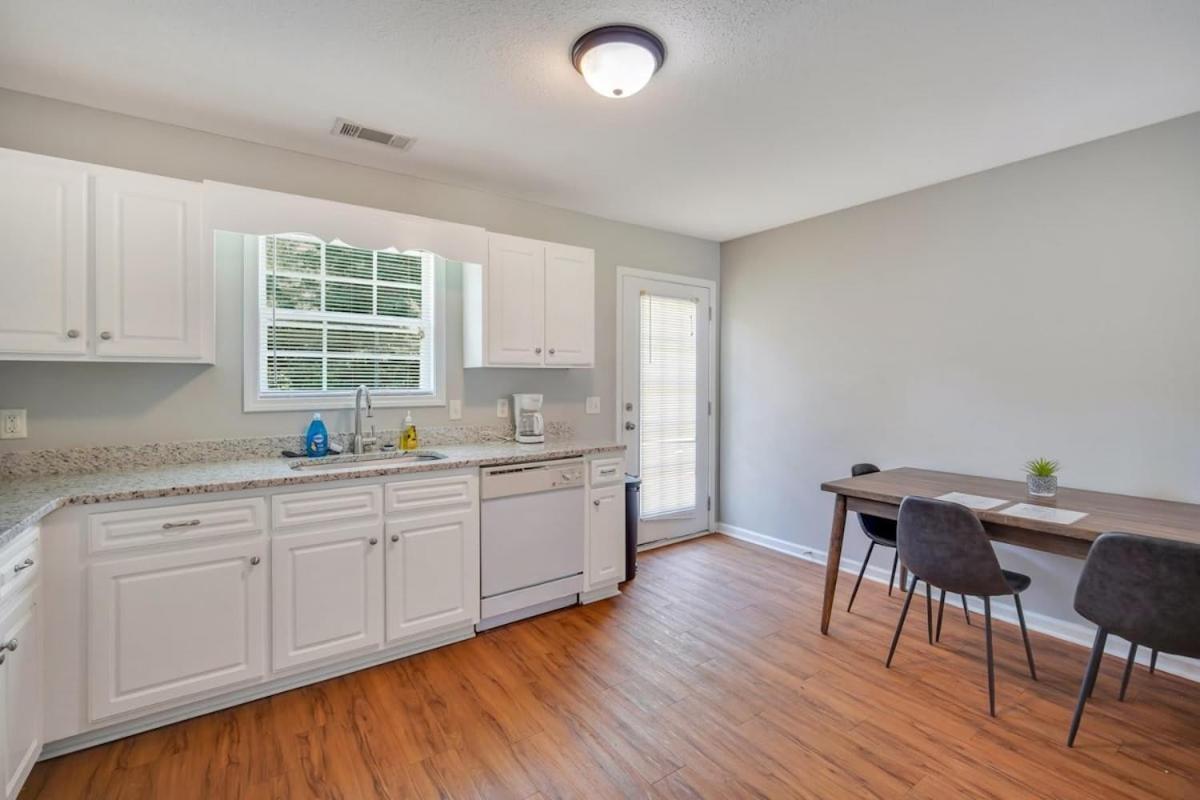 Charming Gray Home- 5 Mins From Gsu! Statesboro Eksteriør bilde